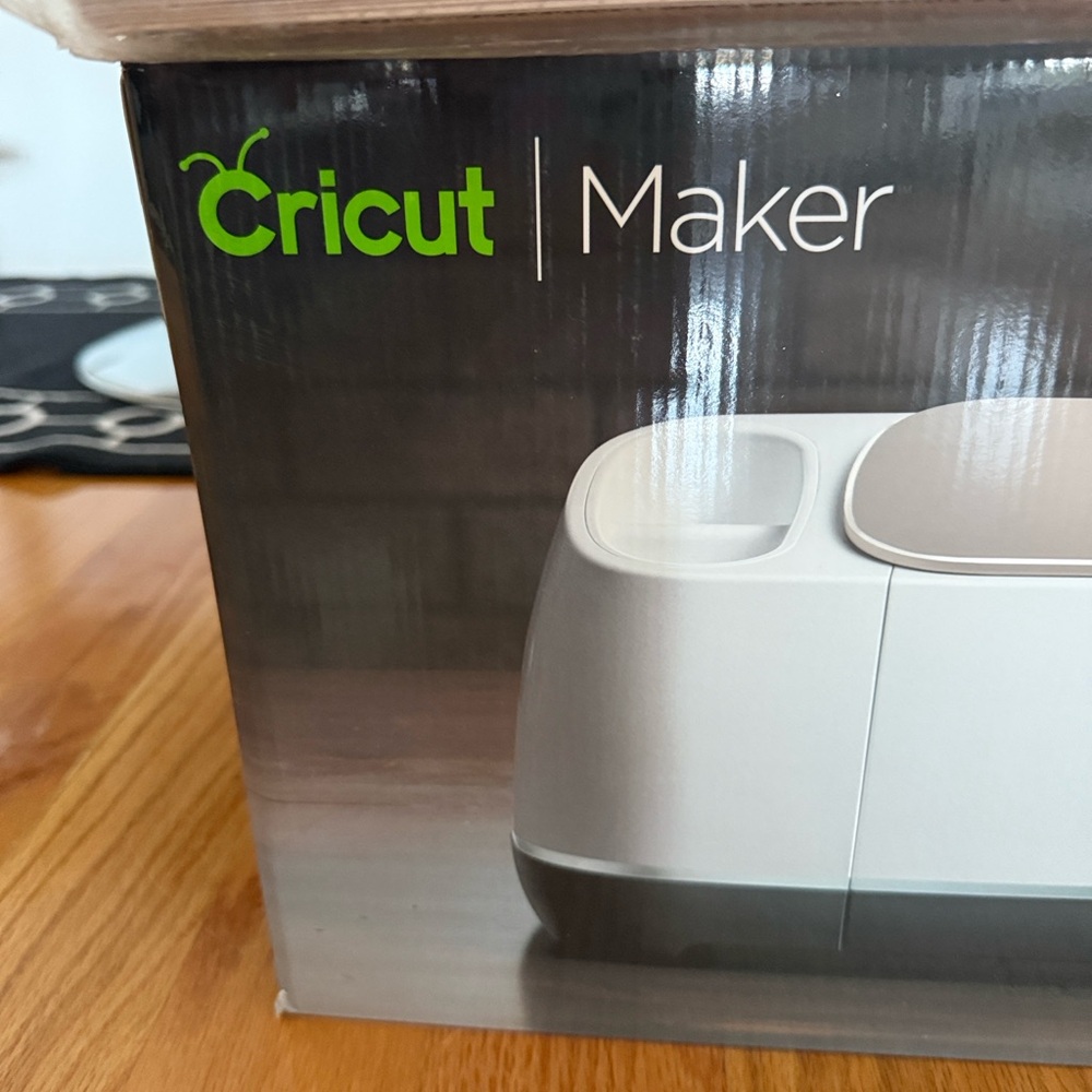 Cricut Crafting Kit with Foil Transfer and Vinyl Samplers